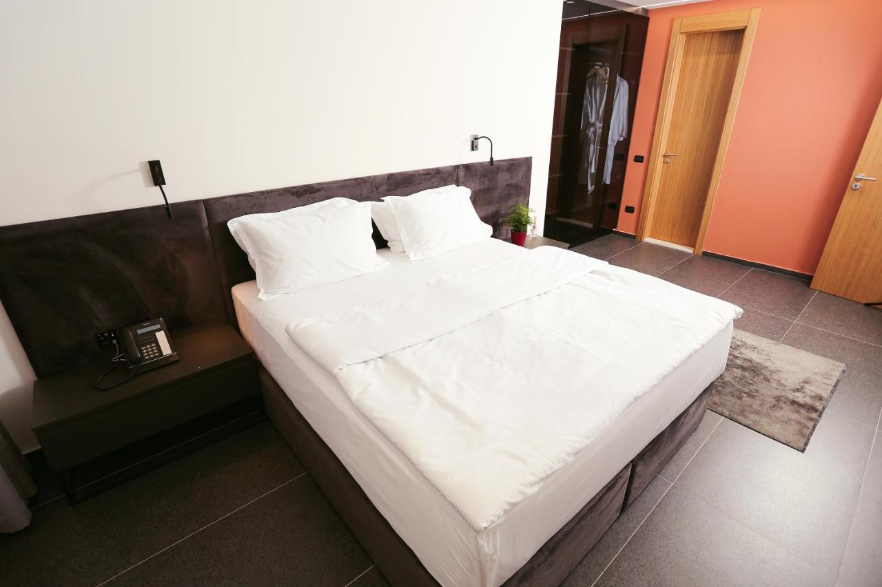Hotel 12 Gjakova Eksteriør bilde